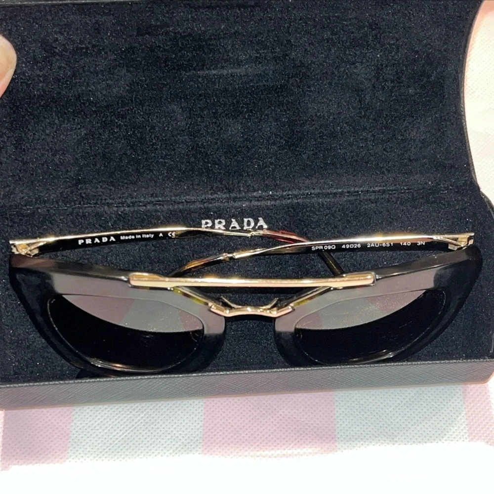 Prada cat eye Gradient Sunglasses SPR09Q authentic excellent condition w/ case